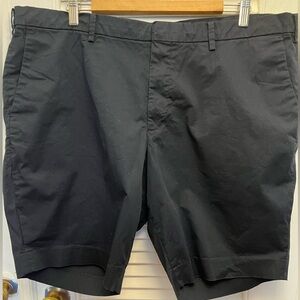 Uniqlo Men's Navy Flat Front Shorts. Size XXL. Waist 39-42 Cotton/Spandex blend